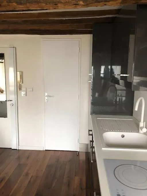 Au Coeur De 8e Apartment *